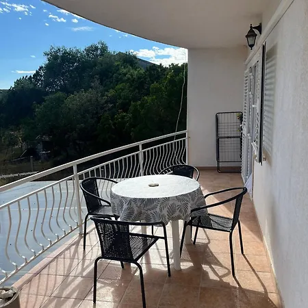 Blue Lagoon Gold Apartment Loviste